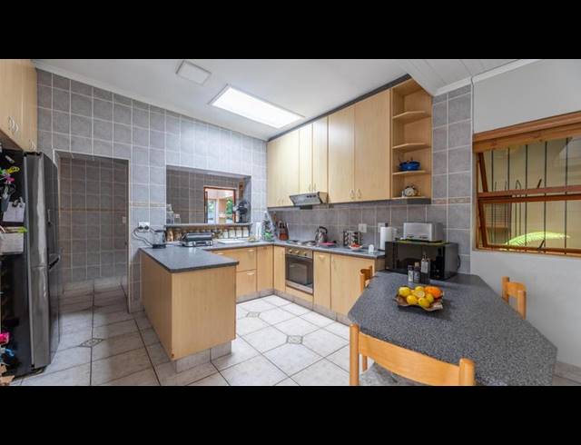 5 BEDROOM HOUSE FOR SALE IN SONSTRAAL